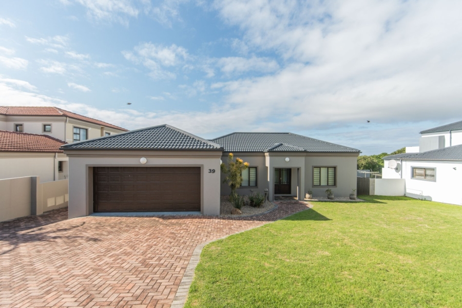 To Let 3 Bedroom Property for Rent in Lovemore Heights Estate Eastern Cape